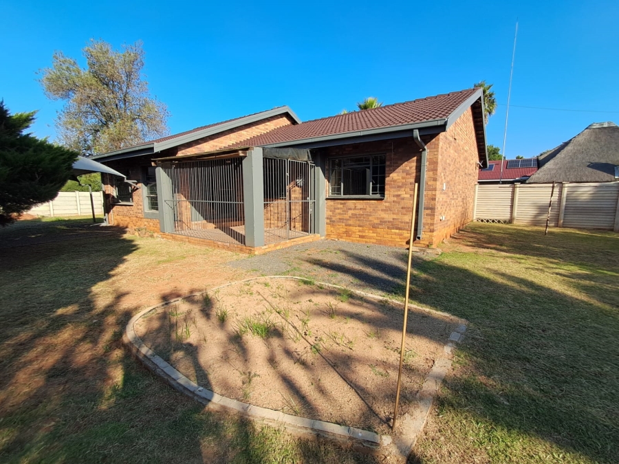 3 Bedroom Property for Sale in Roodia Free State